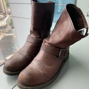 Frye Veronica Boots (Dark Brown)